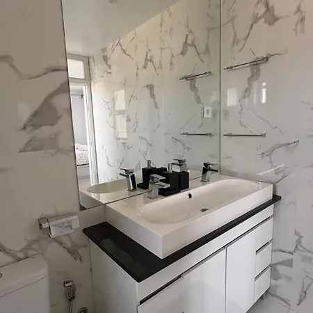 Riverside Luxe 1br Retreat In Expo Apartament Lizbona