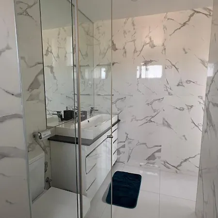 Riverside Luxe 1br Retreat In Expo Apartament Lizbona